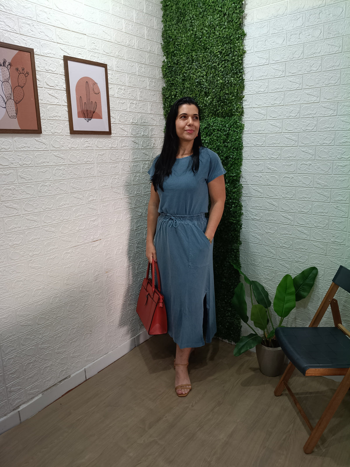 Conjunto de Saia Midi c/ Bolso Lateral e Blusinha em algodão